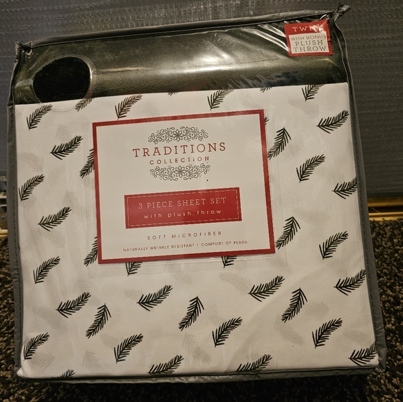 Traditions collection 3 piece sheet set with plush throw - Picture 7 of 7